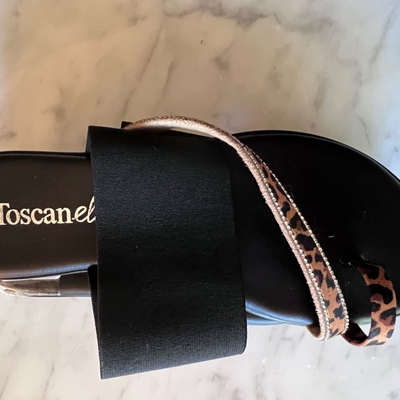 Italian Sandals NWTs! Size 7.5 black leather with leopard trim. - Picture 4 of 4